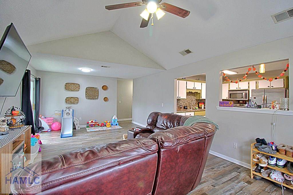 https://bt-photos.global.ssl.fastly.net/hinesville/orig_boomver_1_169452-2.jpg