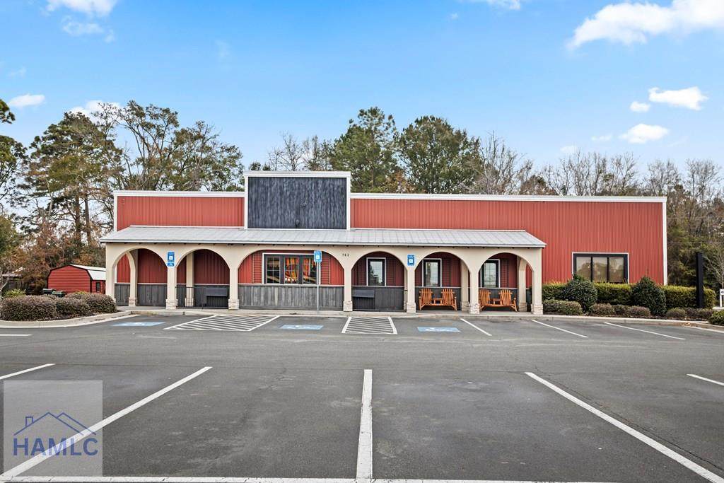 762 Veterans Parkway - Photo 1