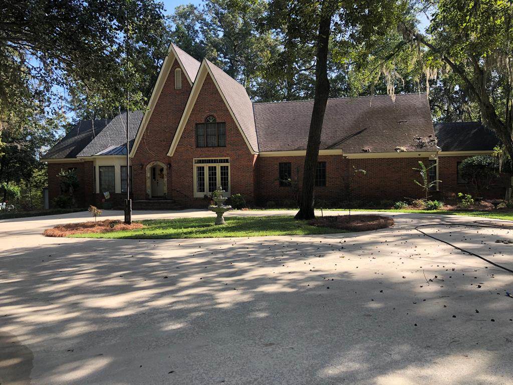 152 Lakeview Drive - Photo 1