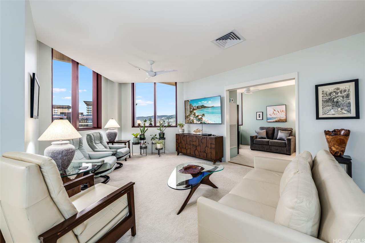 725 Kapiolani Boulevard - Photo 1