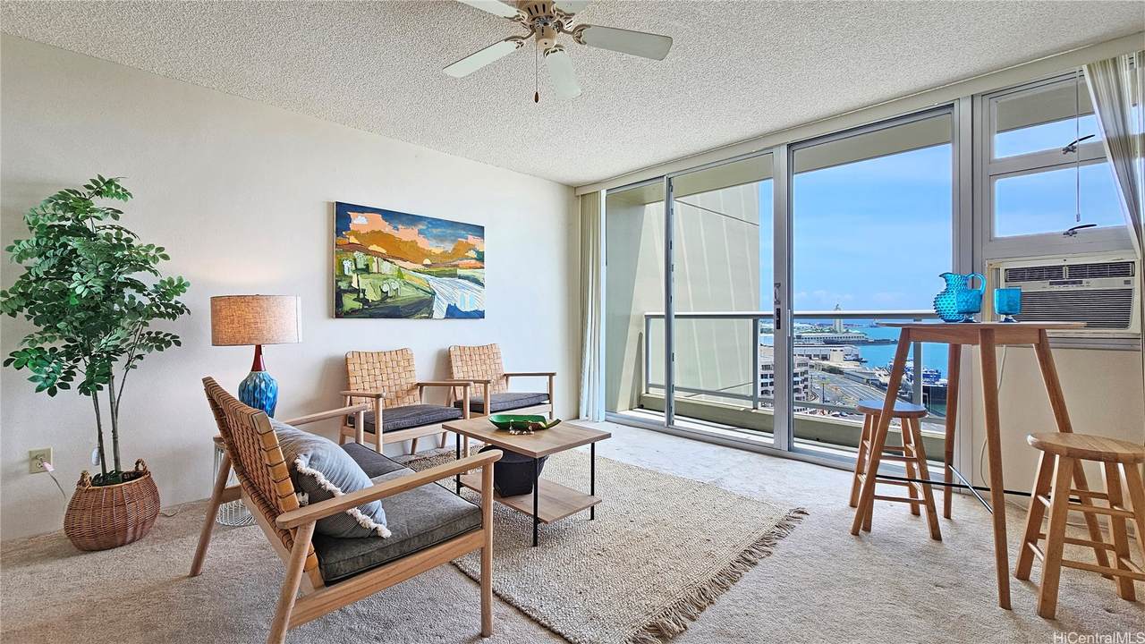 215 King Street - Photo 1