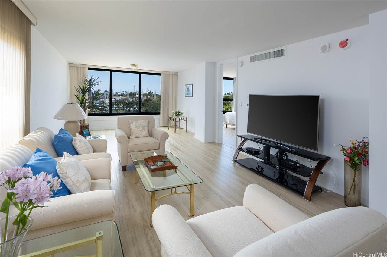 1600 Ala Moana Boulevard - Photo 1