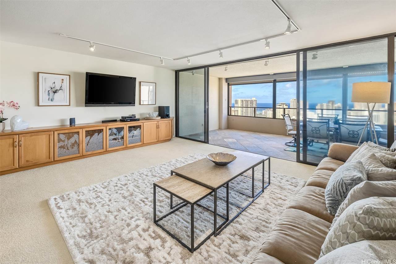 583 Kamoku Street - Photo 1