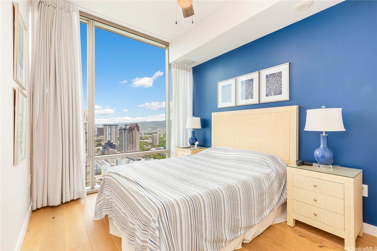 1001 Queen Street - Photo 1