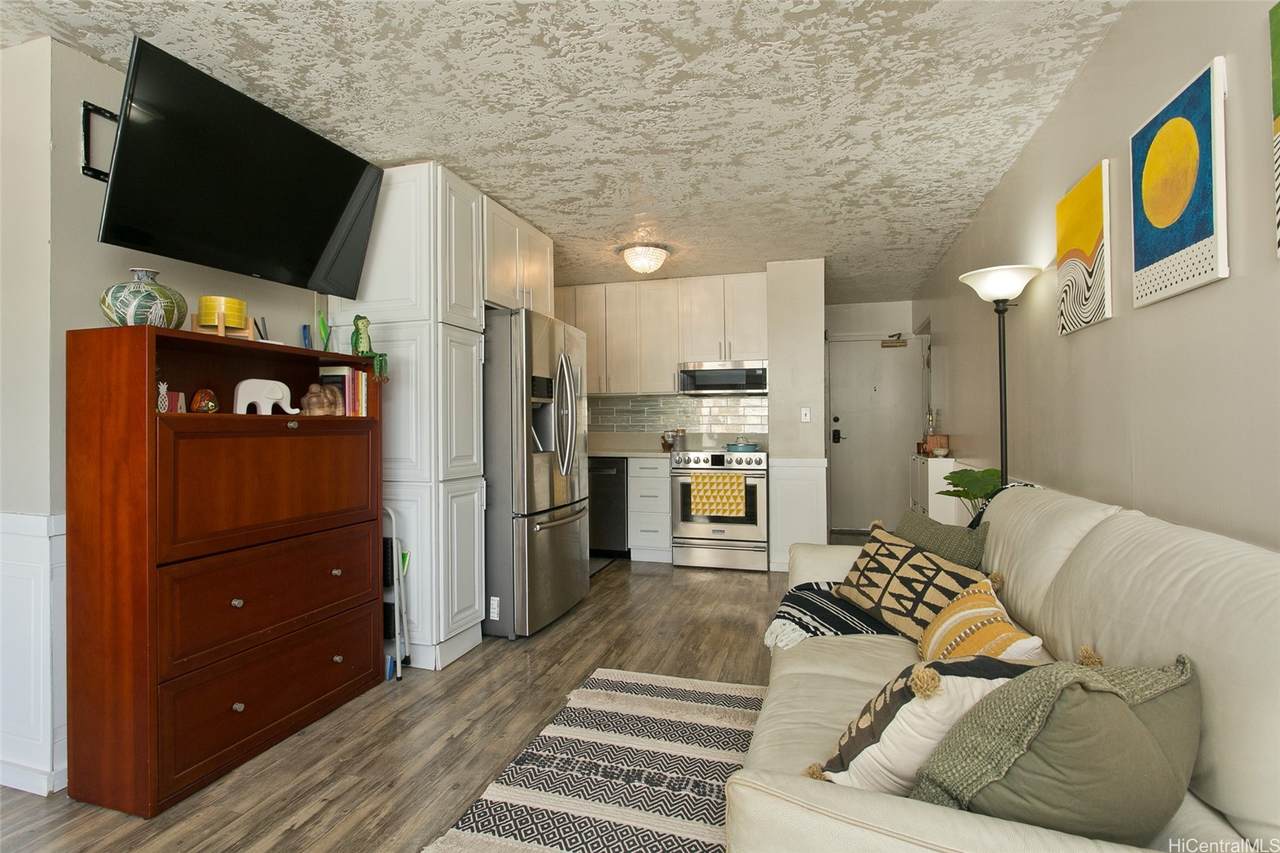 225 Kaiulani Avenue - Photo 1