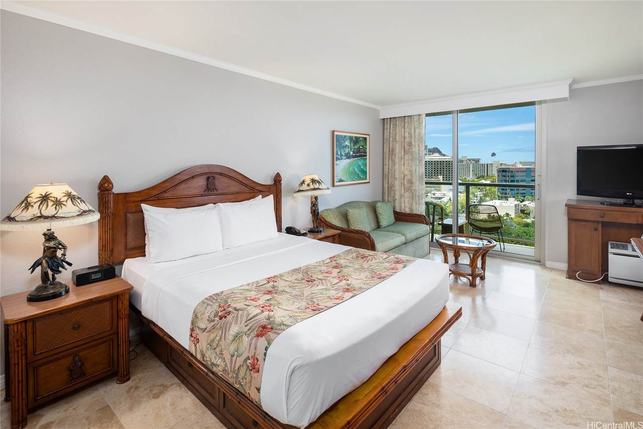 2045 Kalakaua Avenue - Photo 1