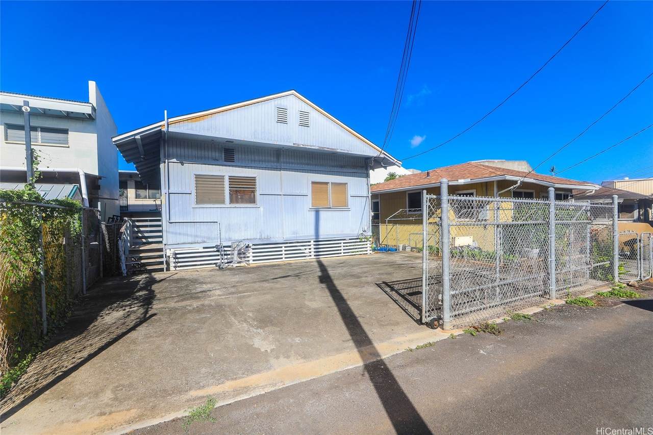 909 Eu Lane - Photo 1