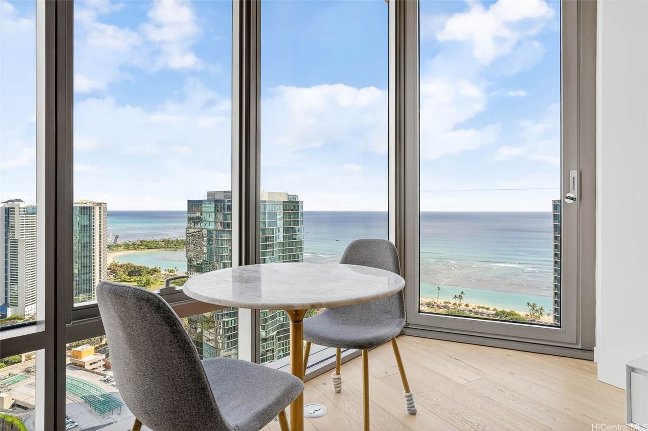 1001 Queen Street - Photo 1