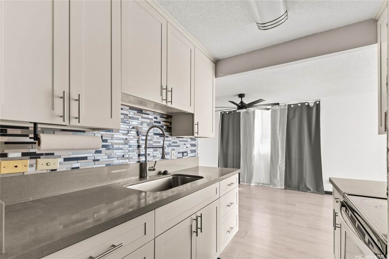 1069 Spencer Street - Photo 1