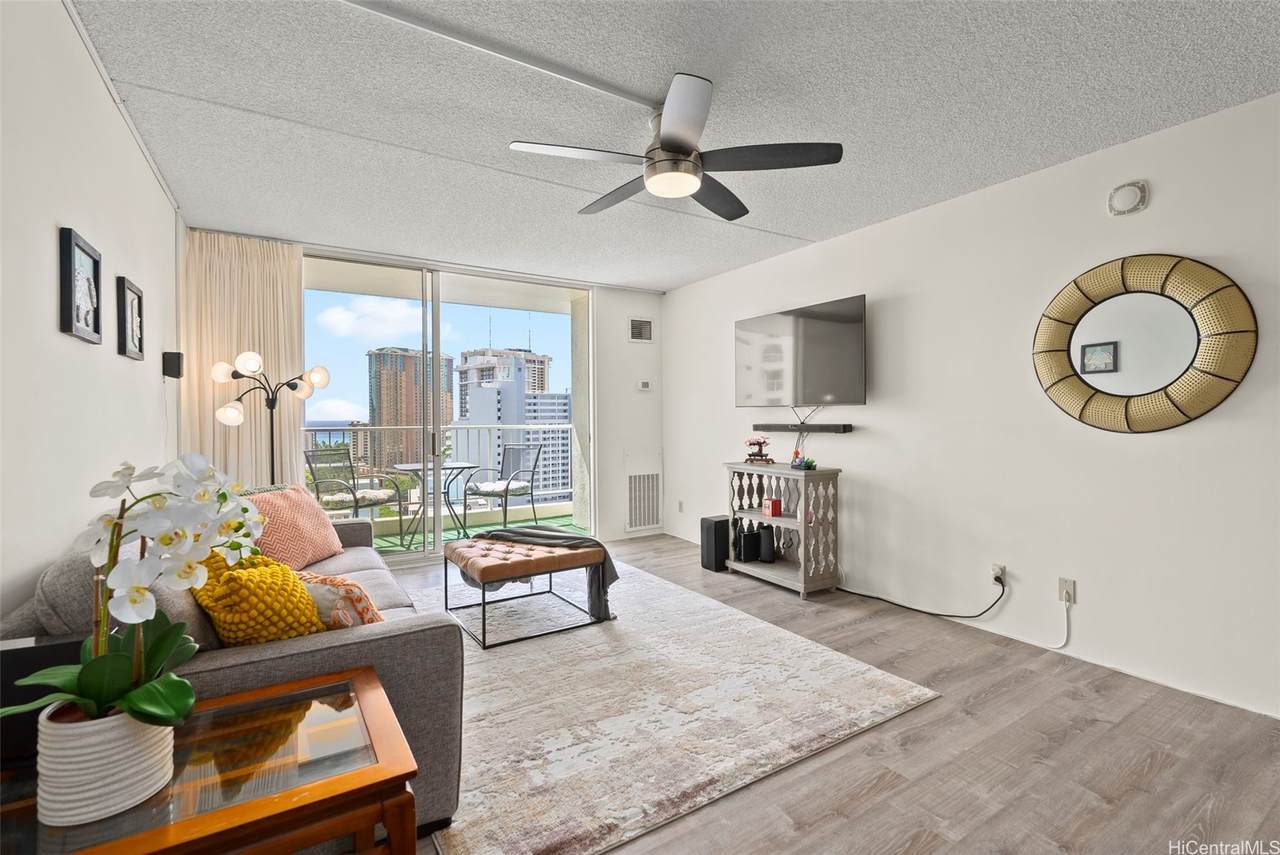 400 Hobron Lane - Photo 1