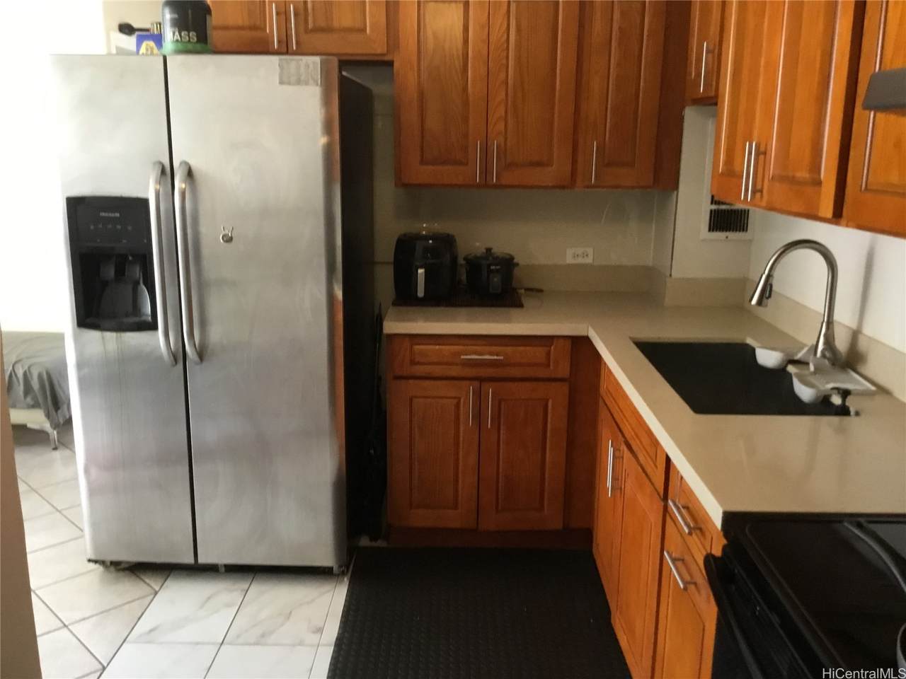 1440 Ward Avenue - Photo 1