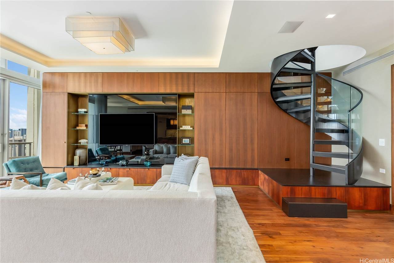 223 Saratoga Road - Photo 1