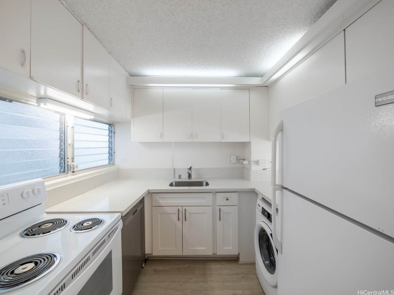 2421 Ala Wai Boulevard - Photo 1