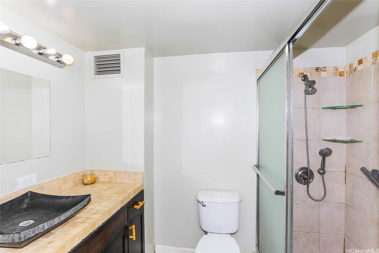 222 Liliuokalani Avenue - Photo 1