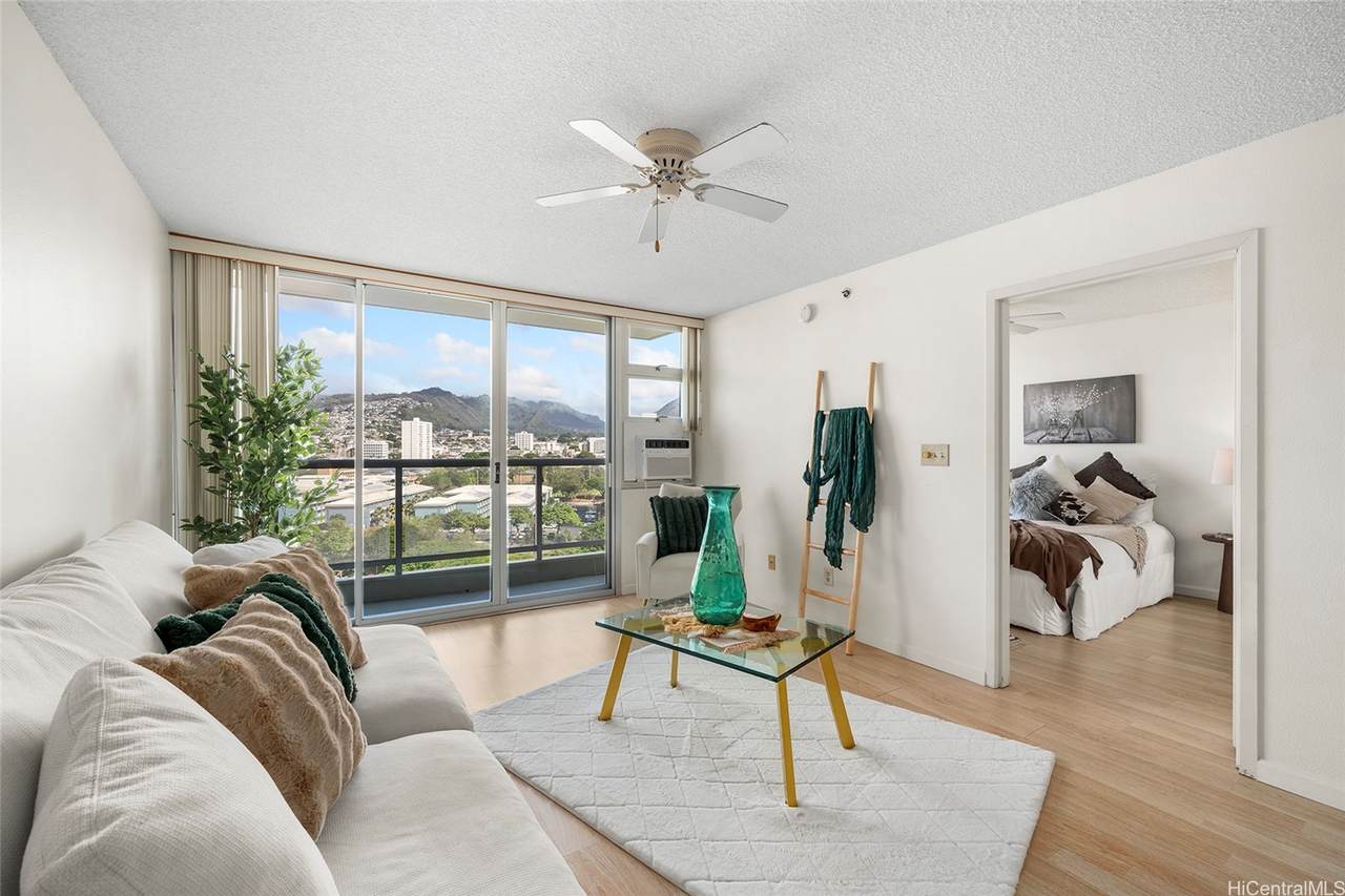 215 King Street - Photo 1