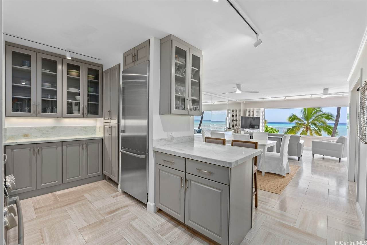 2895 Kalakaua Avenue - Photo 1