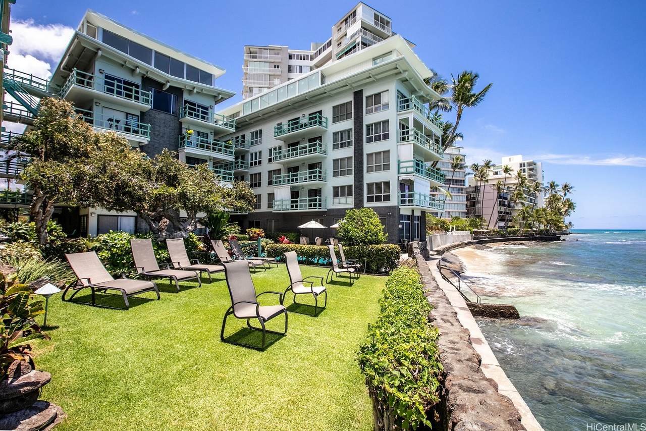 2957 Kalakaua Avenue - Photo 1