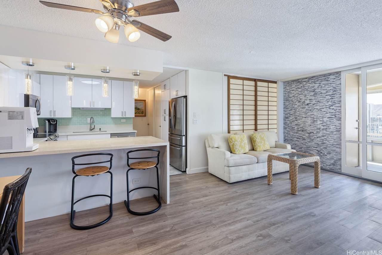 225 Kaiulani Avenue - Photo 1