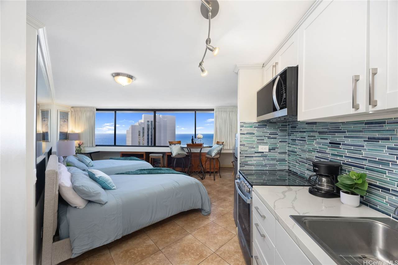 1700 Ala Moana Boulevard - Photo 1