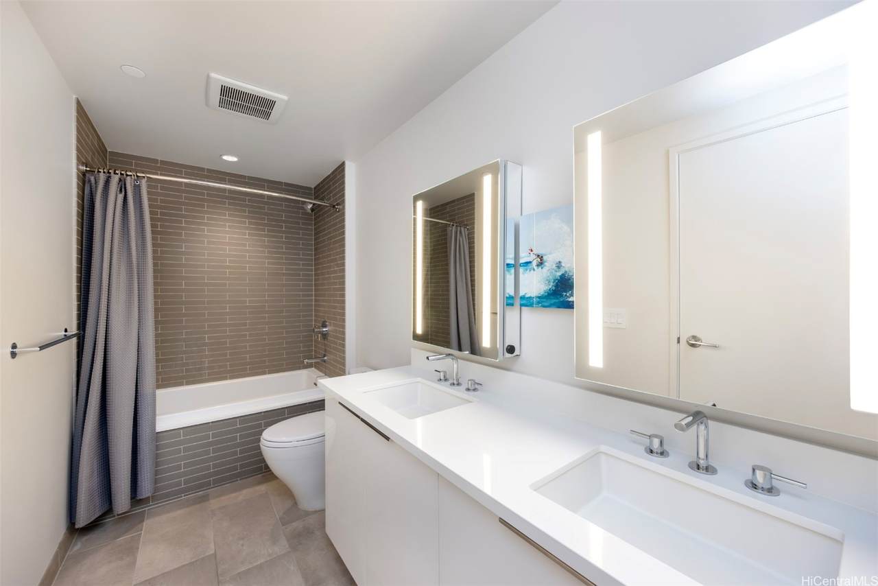 1001 Queen Street - Photo 1