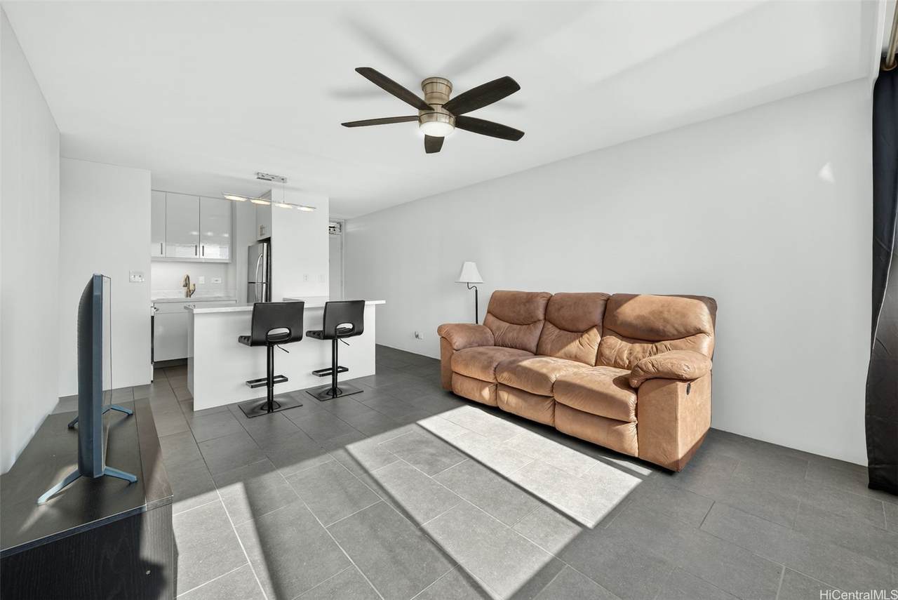 2421 Ala Wai Boulevard - Photo 1