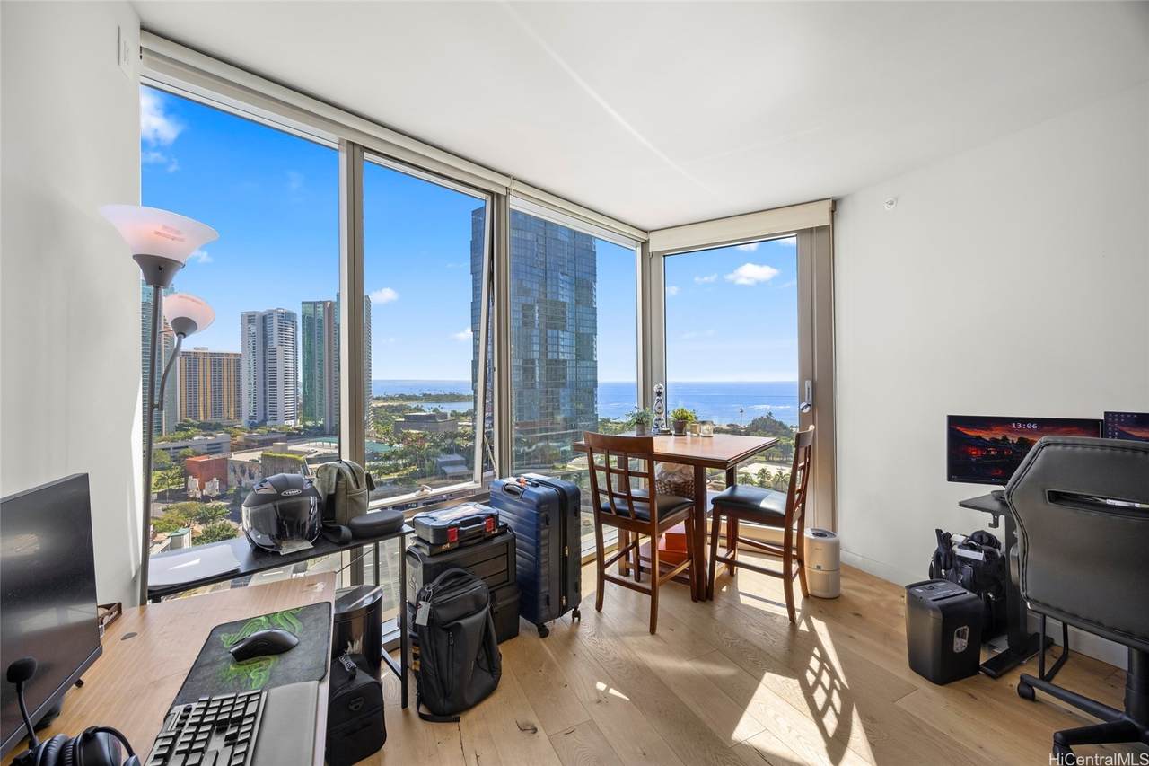 1001 Queen Street - Photo 1