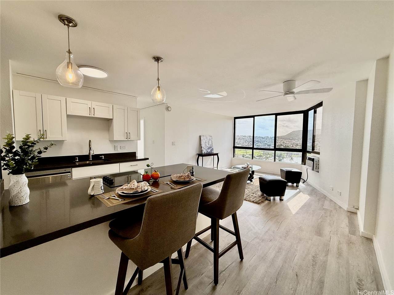 320 Liliuokalani Avenue - Photo 1