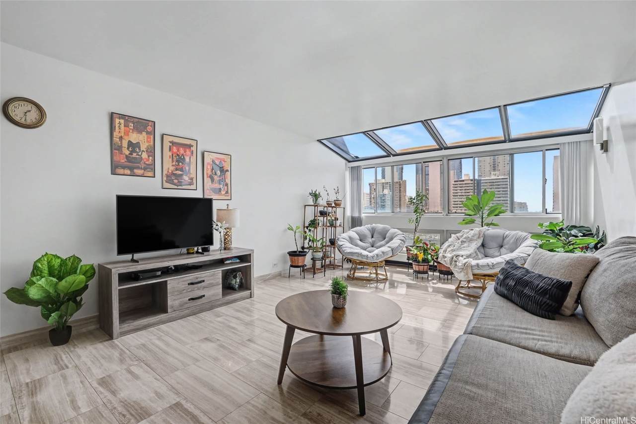 500 University Avenue - Photo 1