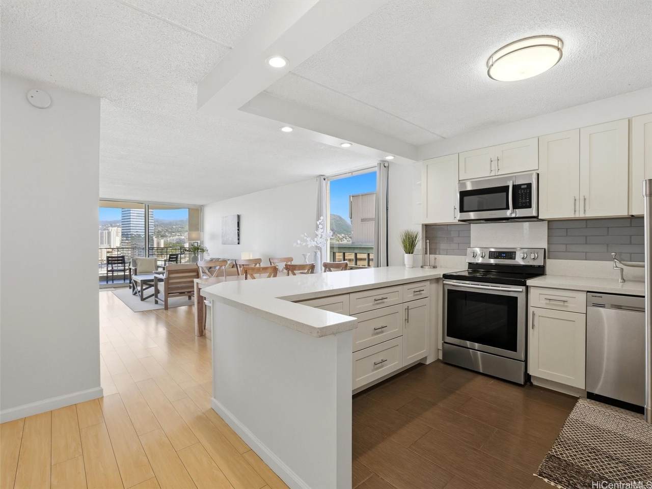 1717 Ala Wai Boulevard - Photo 1
