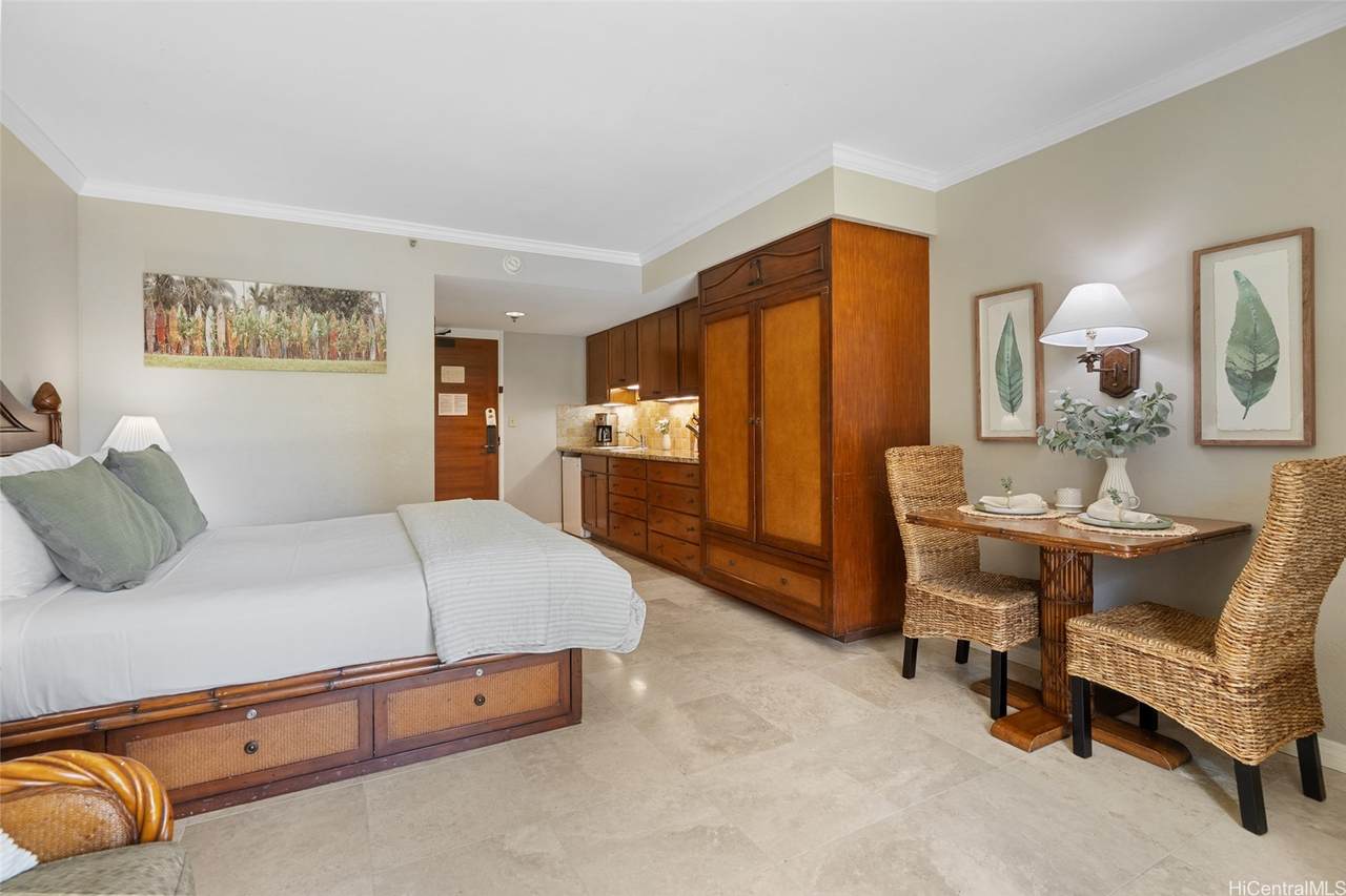 2045 Kalakaua Avenue - Photo 1
