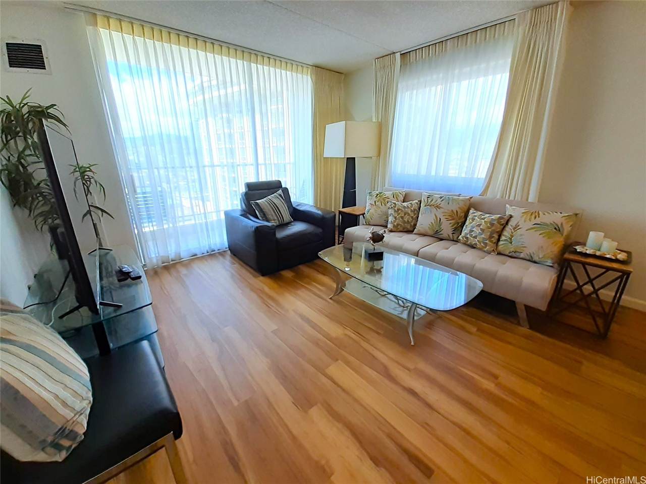https://bt-photos.global.ssl.fastly.net/honolulu/1280_boomver_1_202605698-2.jpg