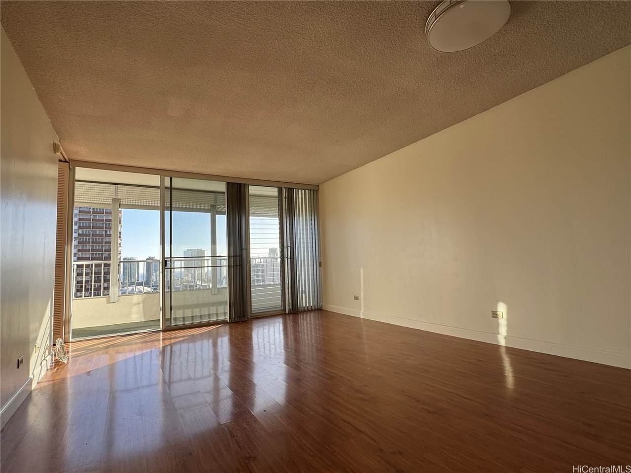 1515 Ward Avenue - Photo 1