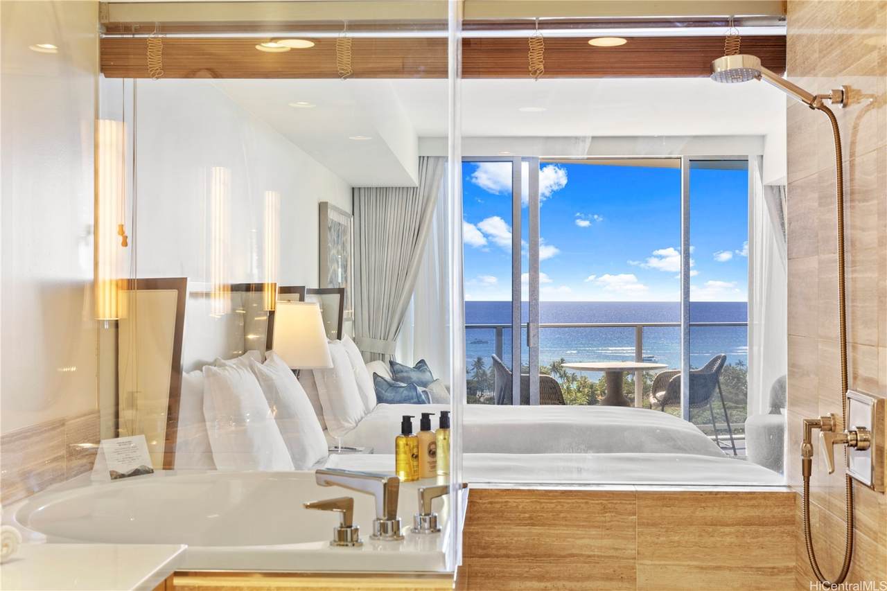383 Kalaimoku Street - Photo 1