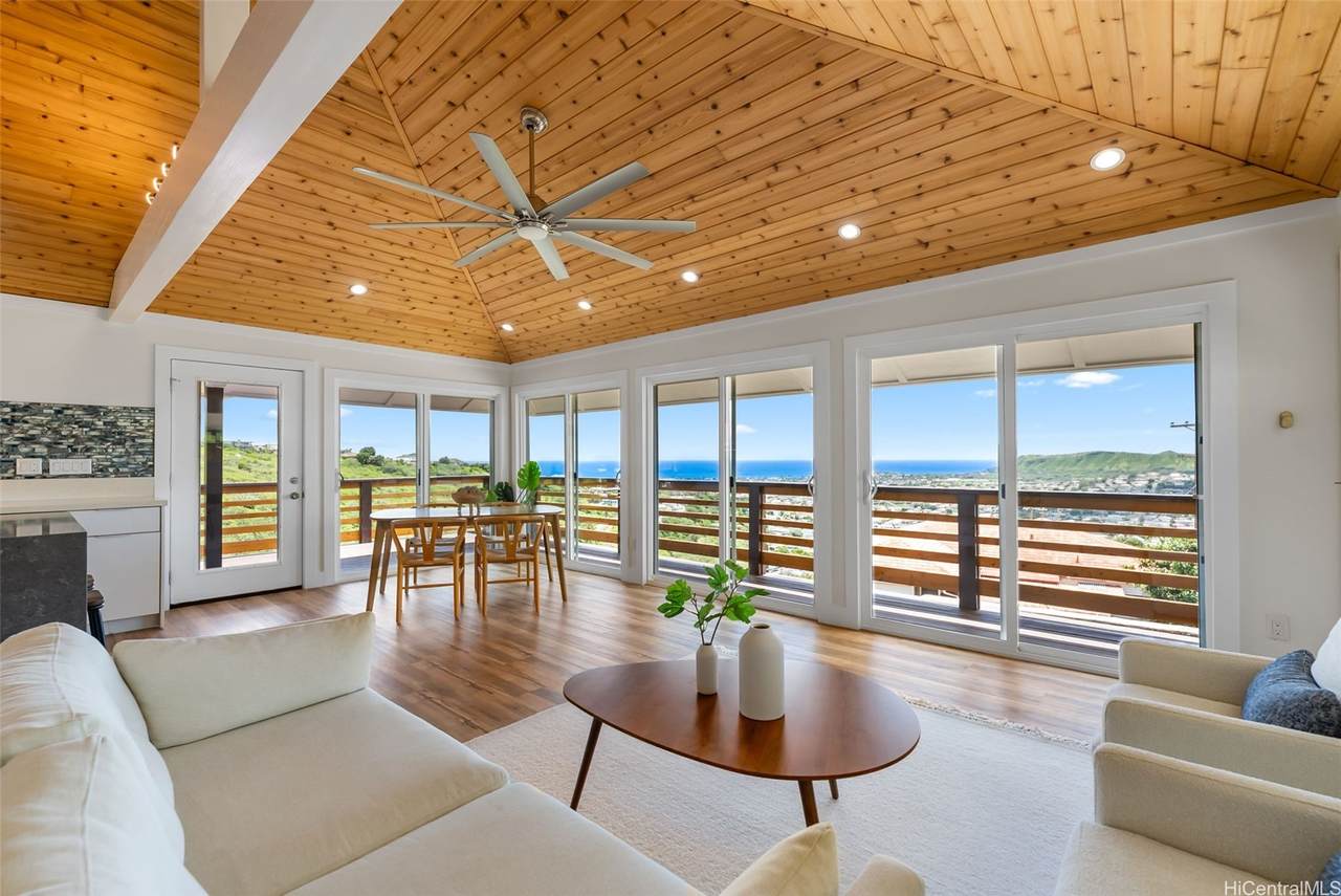 1709 Iwi Way - Photo 1