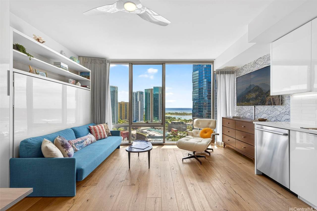 1001 Queen Street - Photo 1