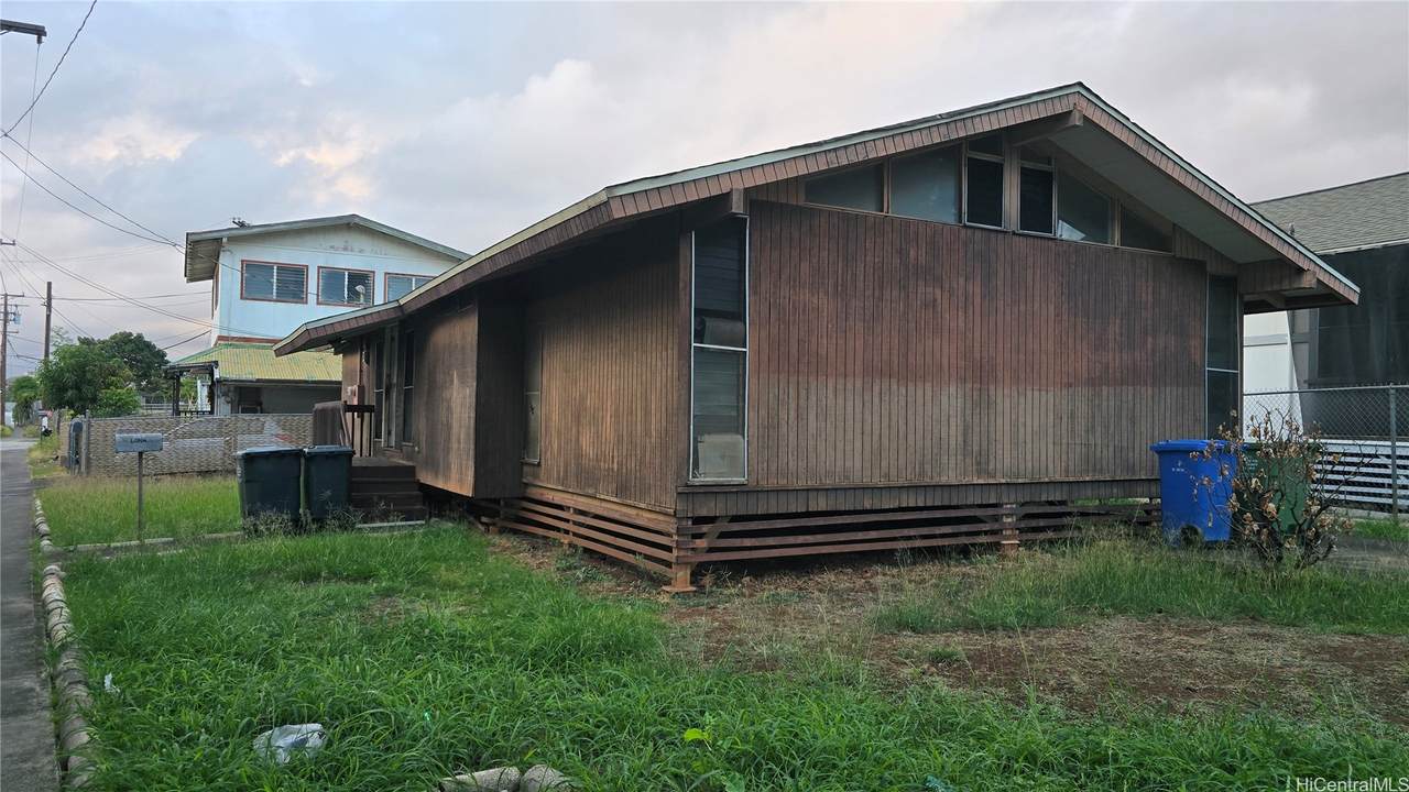 946 Halona Street - Photo 1