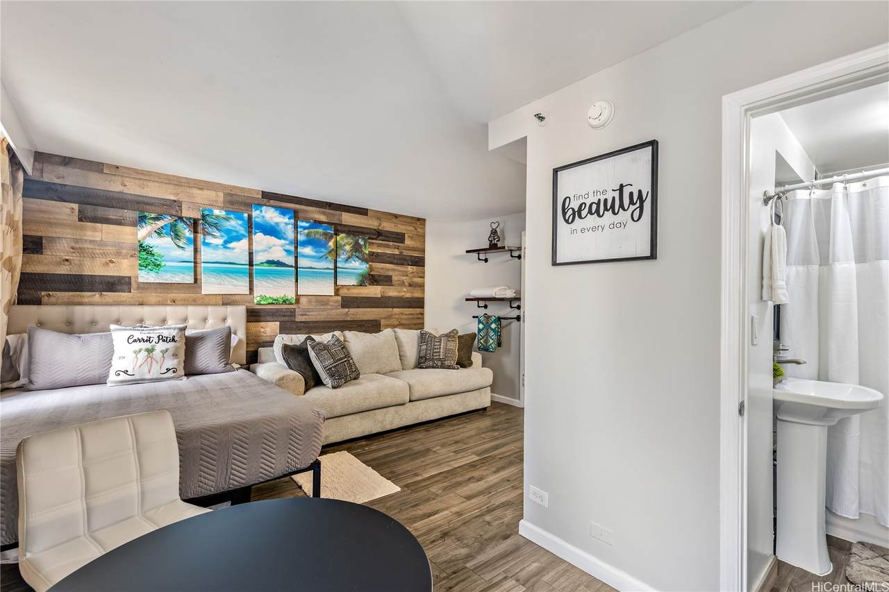 134 Kapahulu Avenue - Photo 1