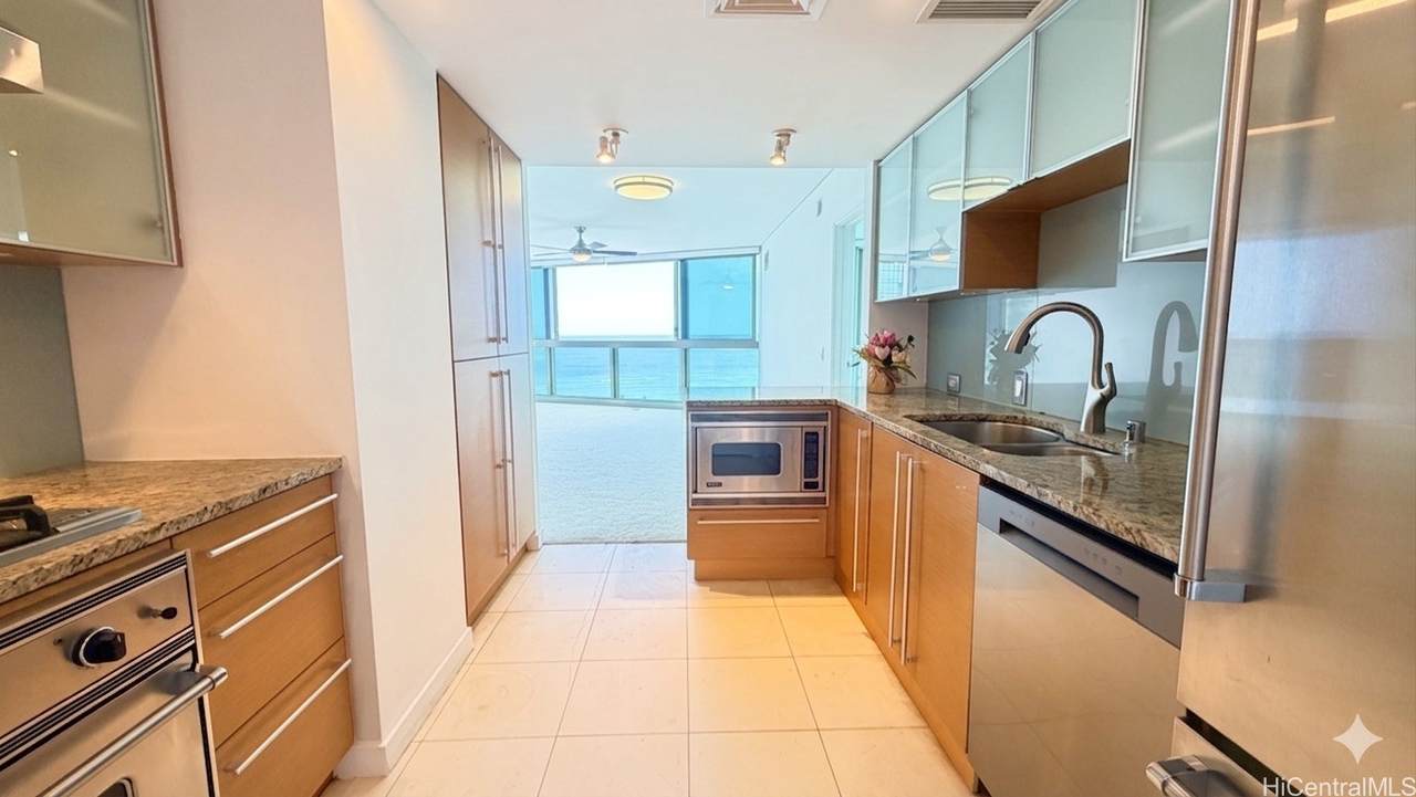 https://bt-photos.global.ssl.fastly.net/honolulu/1280_boomver_1_202607642-2.jpg