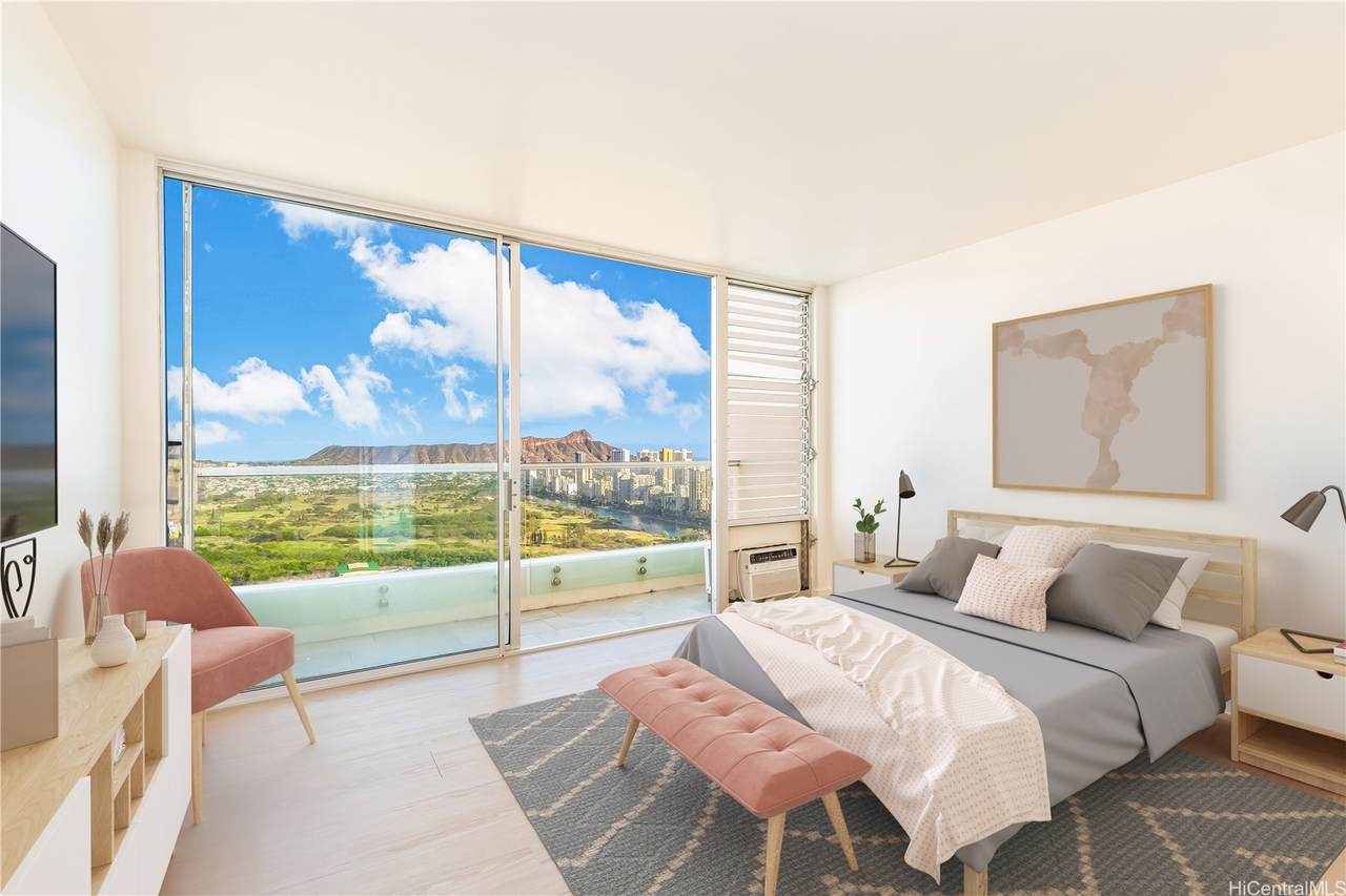 555 University Avenue - Photo 1
