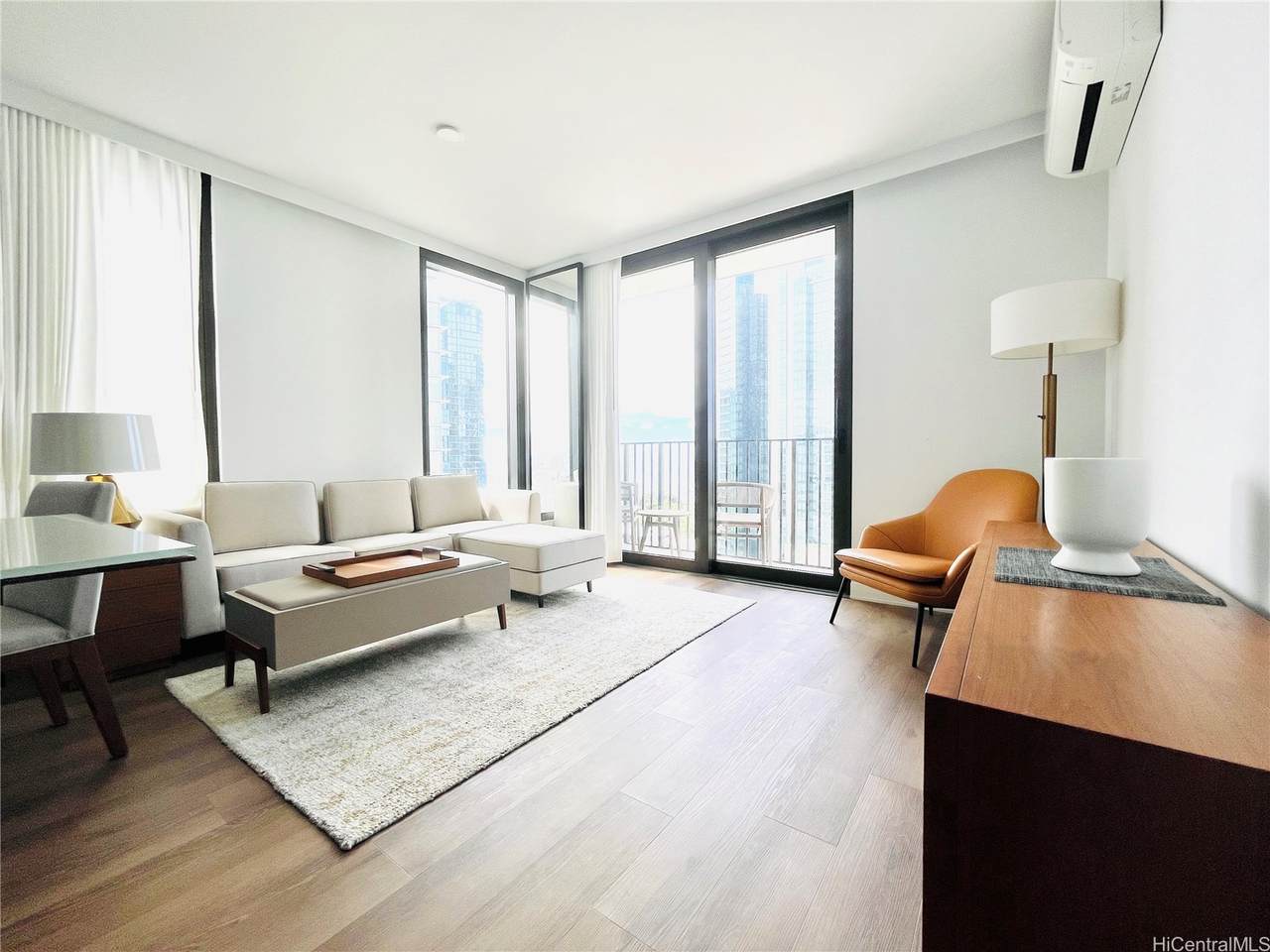 987 Queen Street - Photo 1