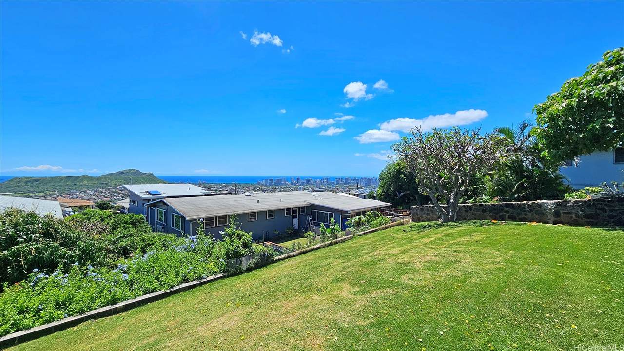 https://bt-photos.global.ssl.fastly.net/honolulu/1280_boomver_1_202608229-2.jpg