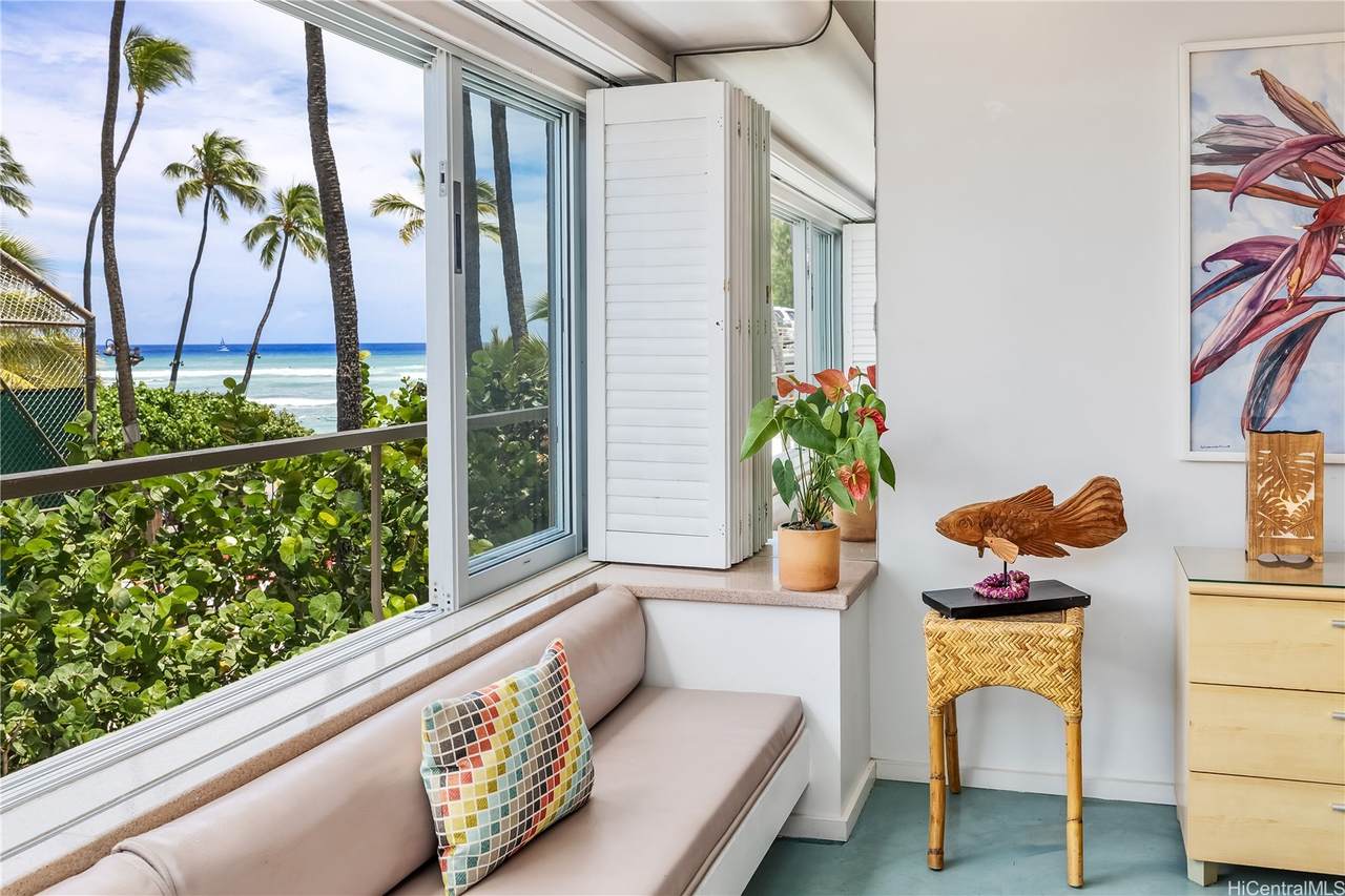 2895 Kalakaua Avenue - Photo 1