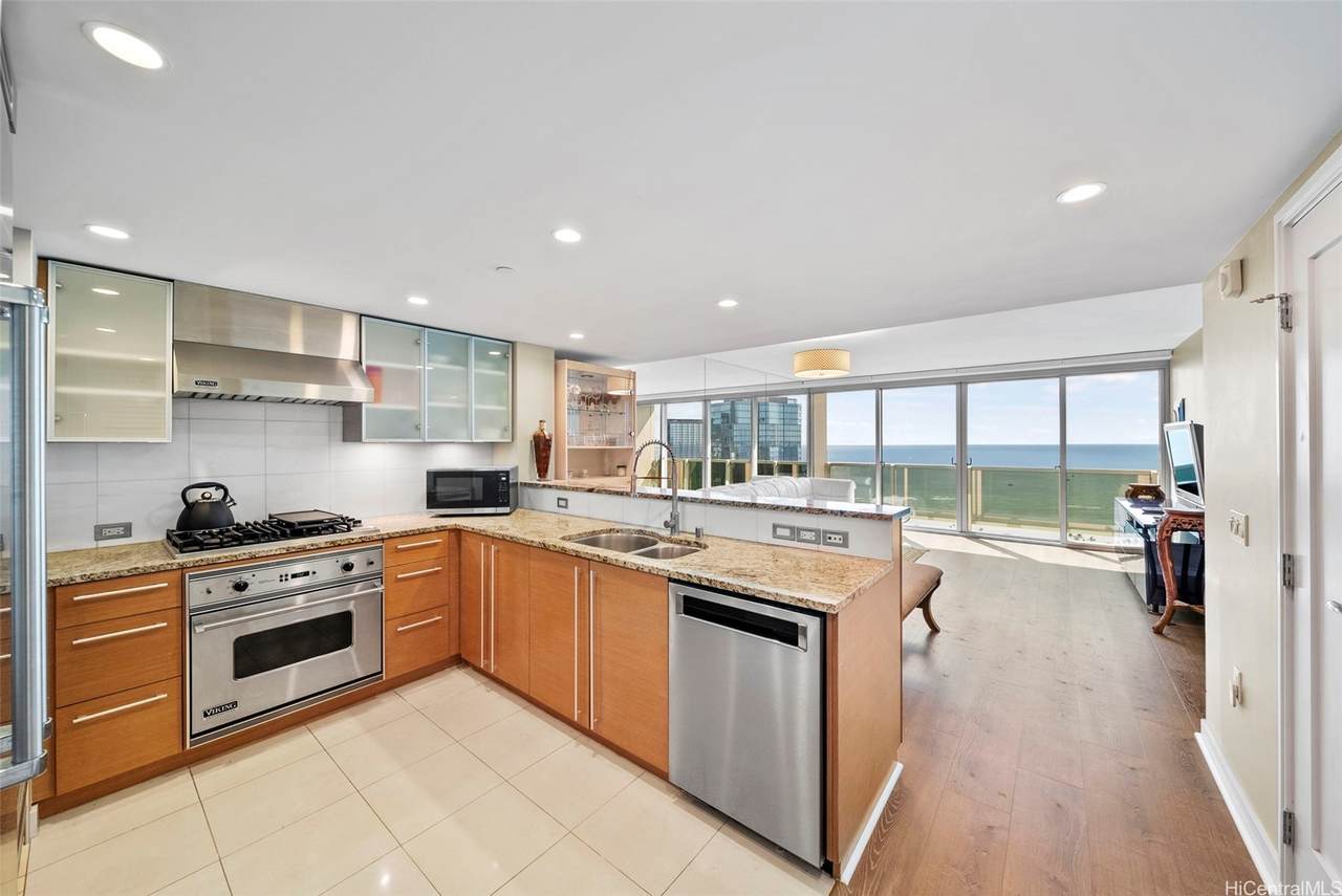 1177 Queen Street - Photo 1
