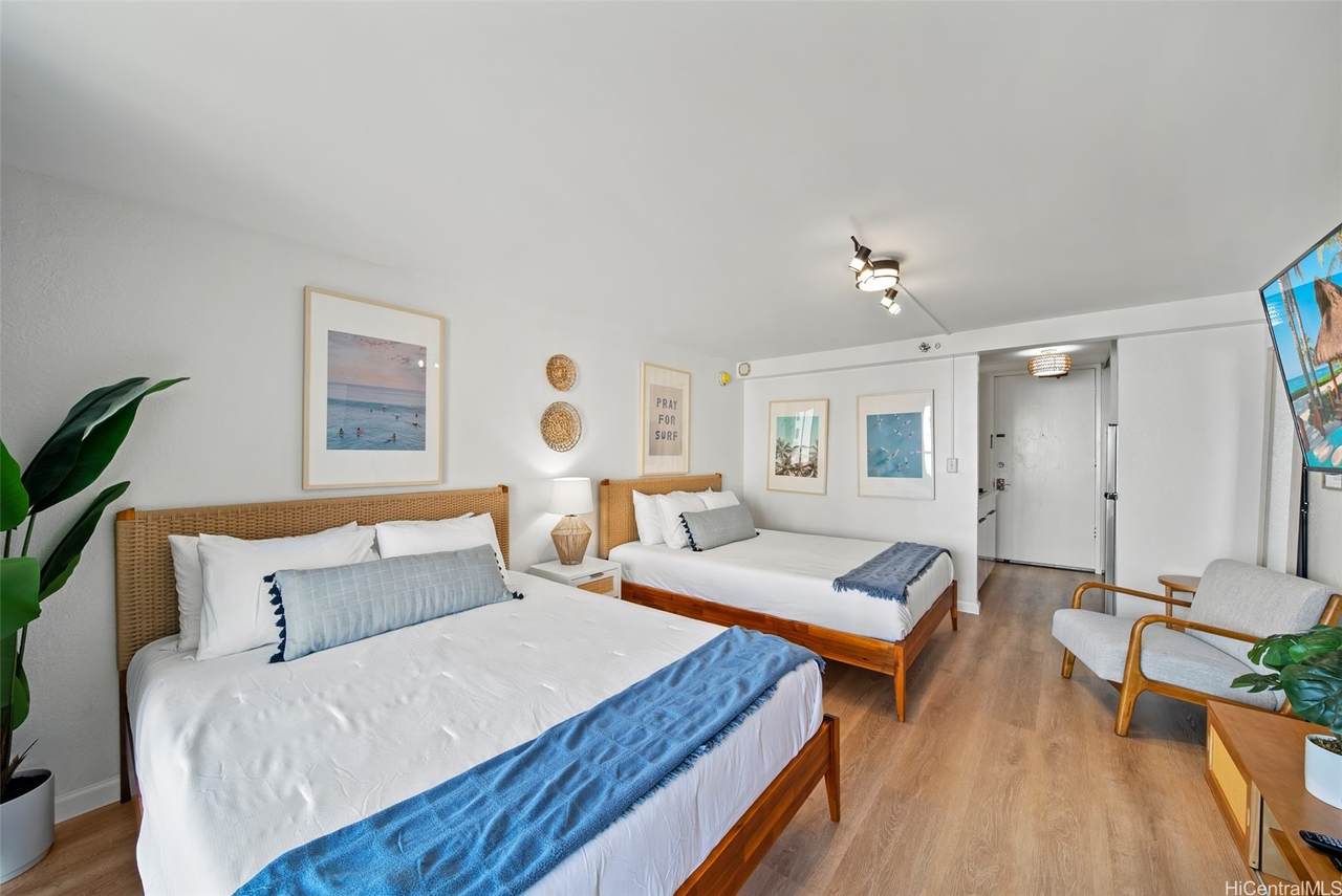 445 Seaside Avenue - Photo 1
