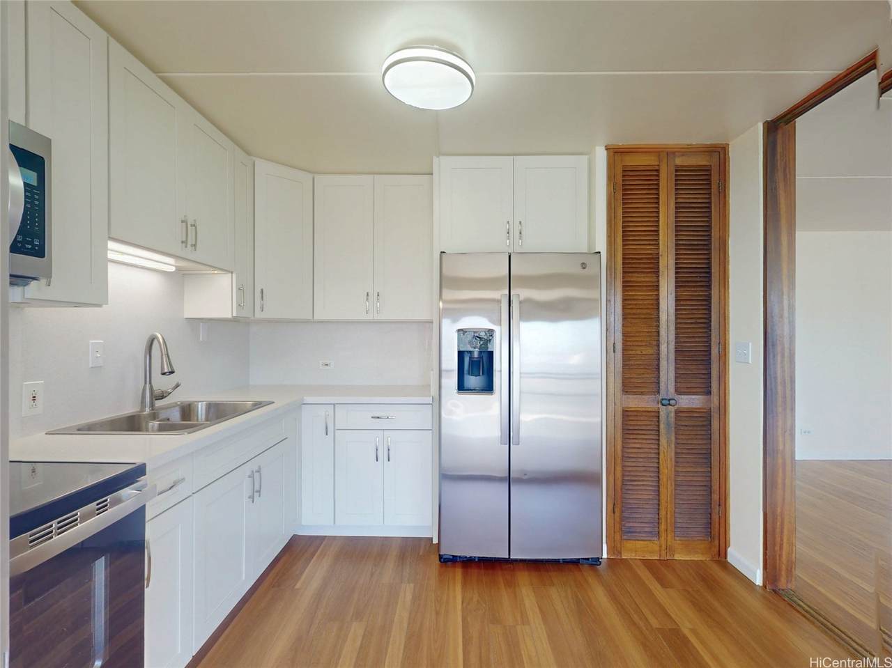 1520 Ward Avenue - Photo 1