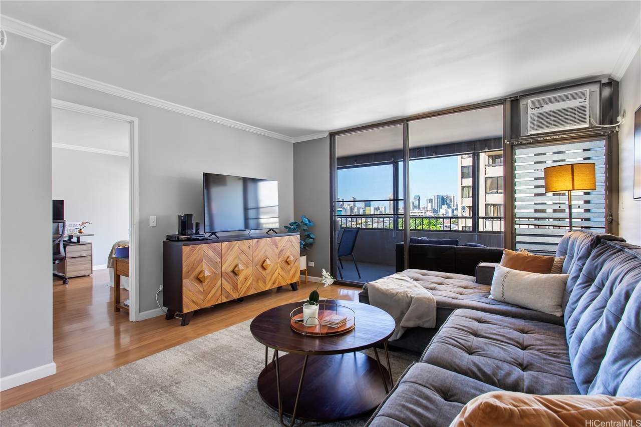 1521 Alexander Street - Photo 1