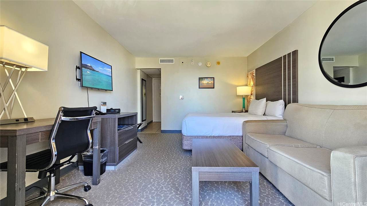 https://bt-photos.global.ssl.fastly.net/honolulu/1280_boomver_1_202608806-2.jpg