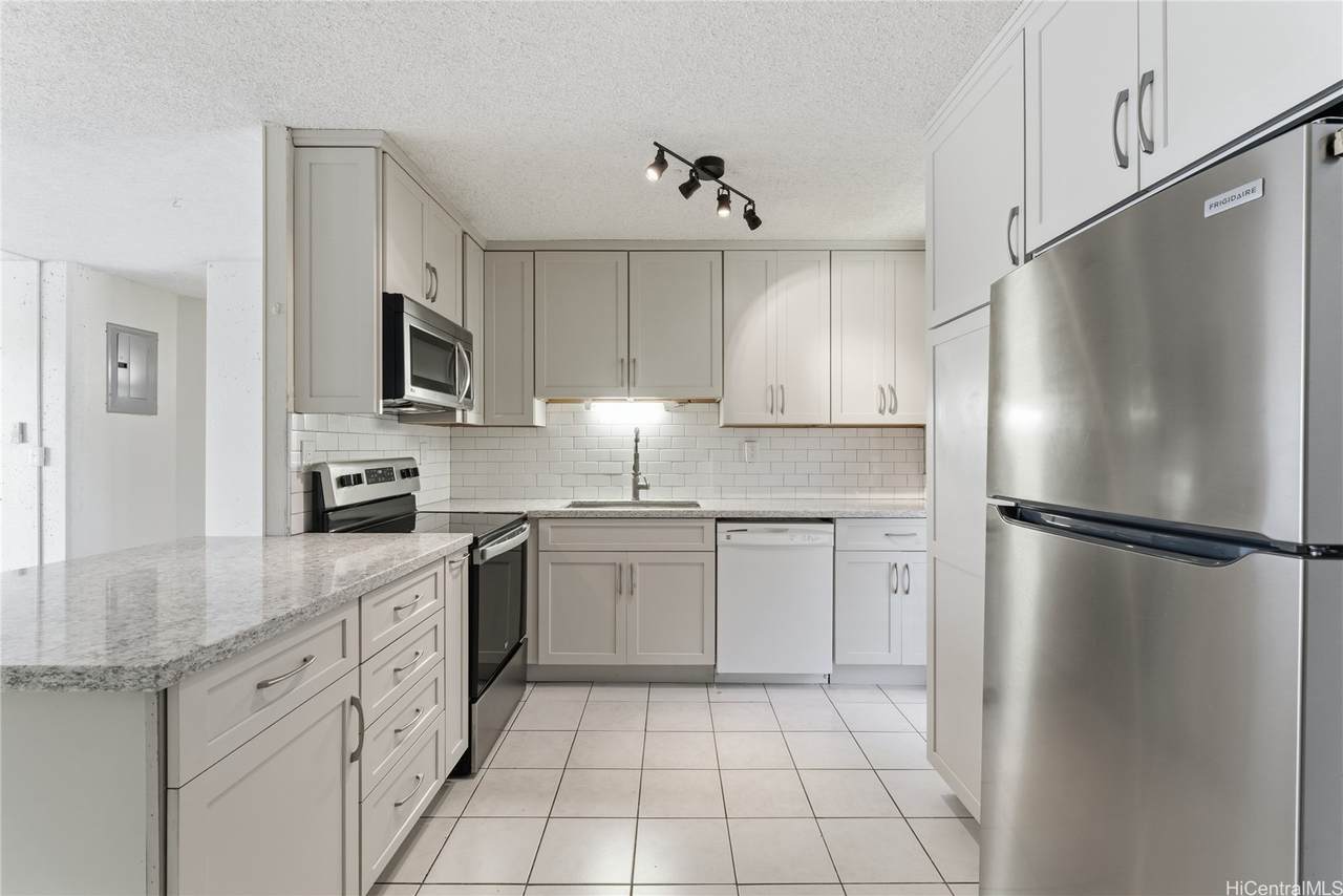 95-2043 Waikalani Place - Photo 1