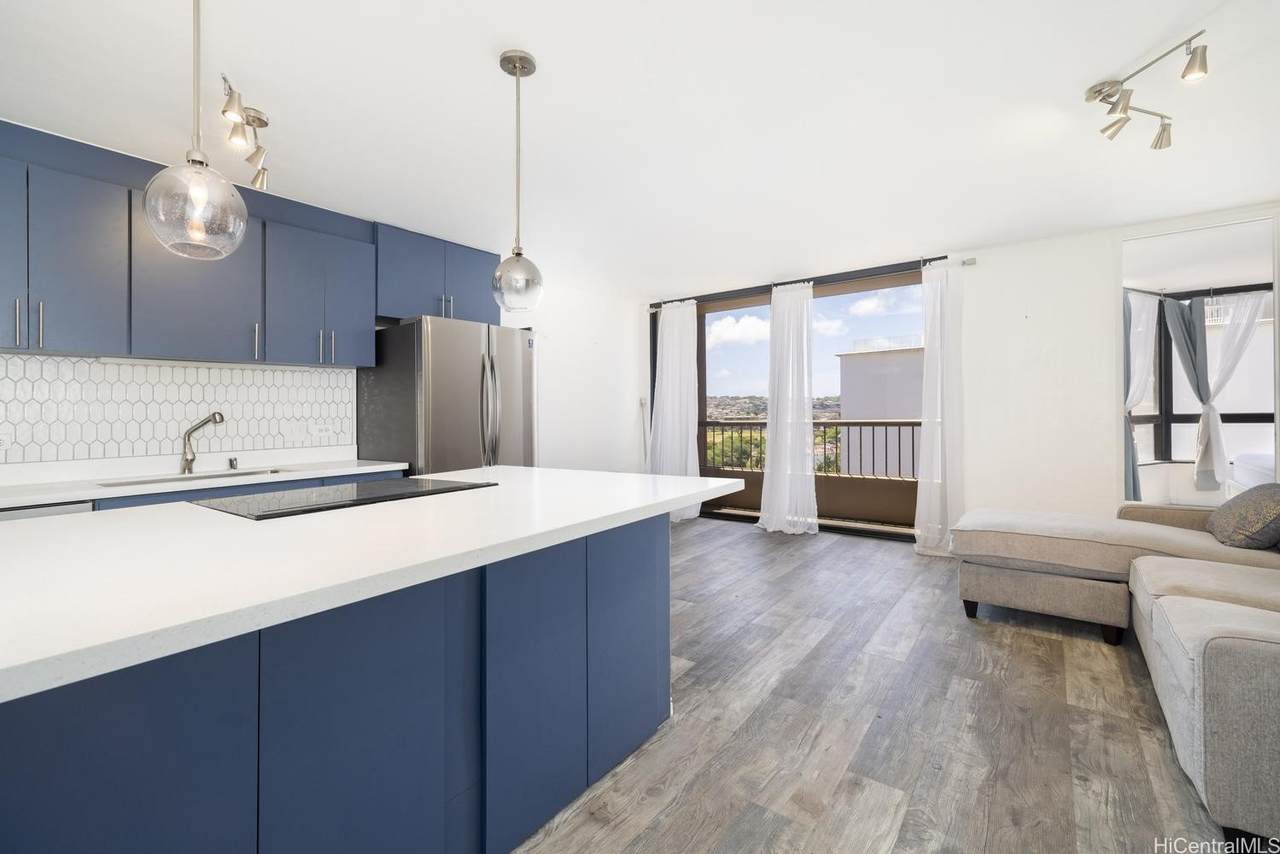 320 Liliuokalani Avenue - Photo 1