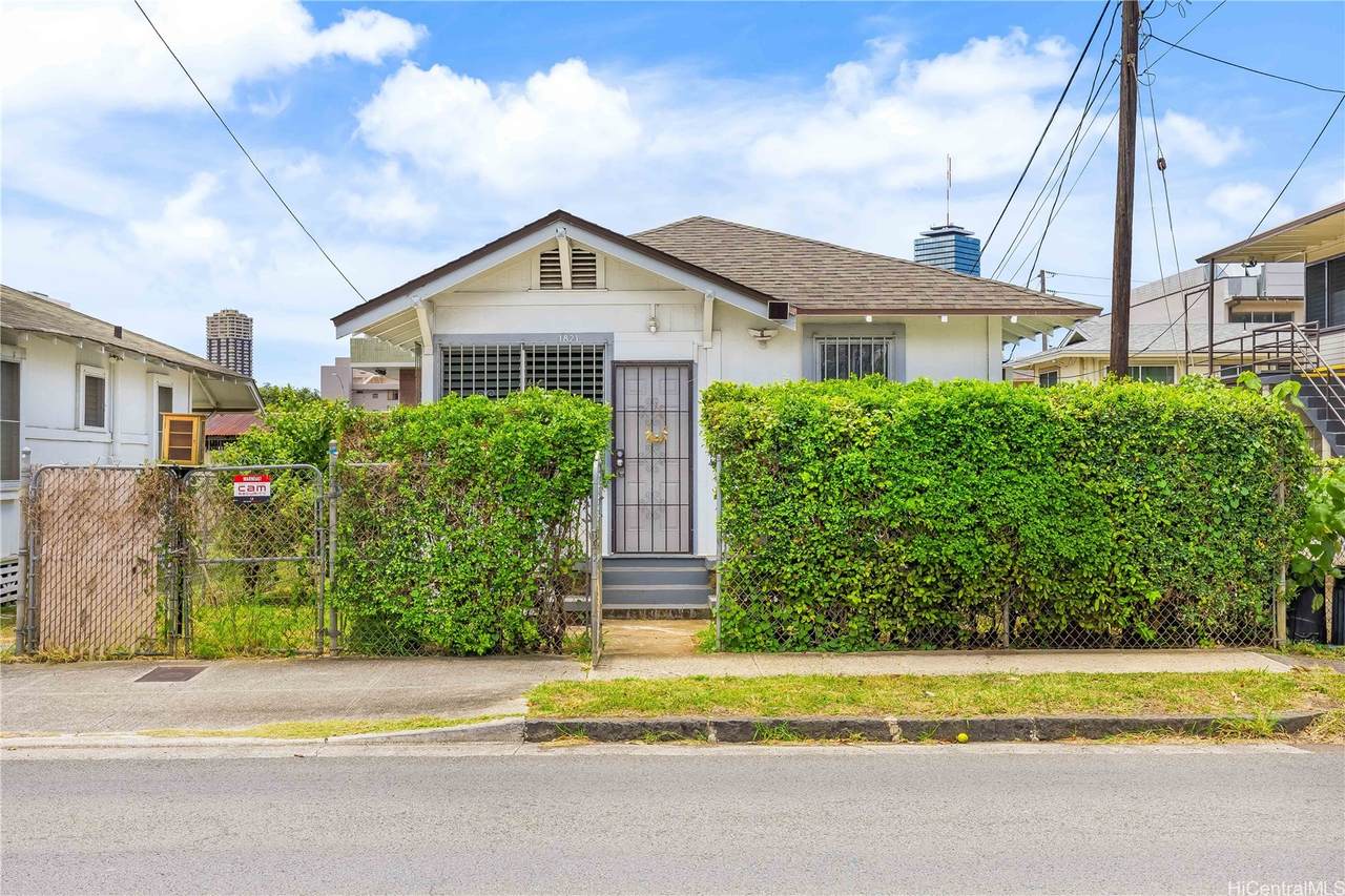 1821 Young Street - Photo 1